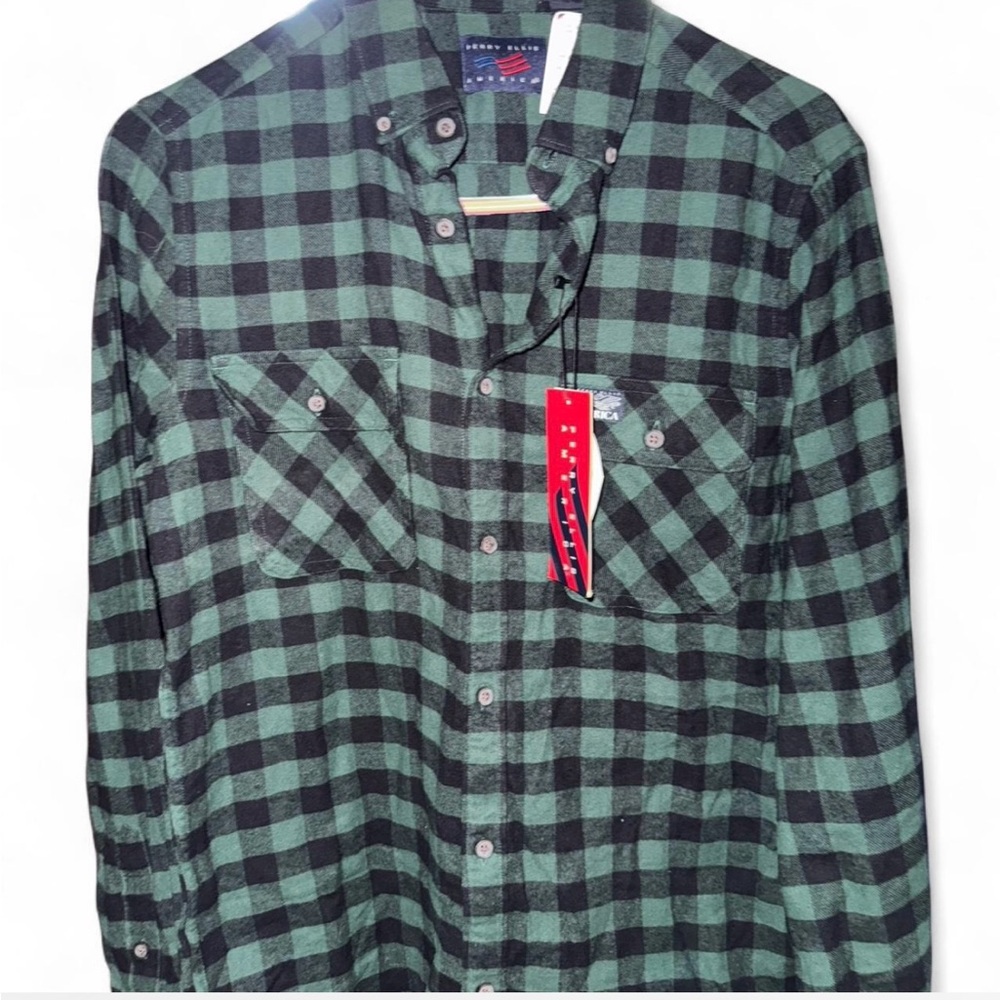 🚨SOLD🚨 Perry Ellis NWT America Men’s Small Green and Black Plaid Button Up